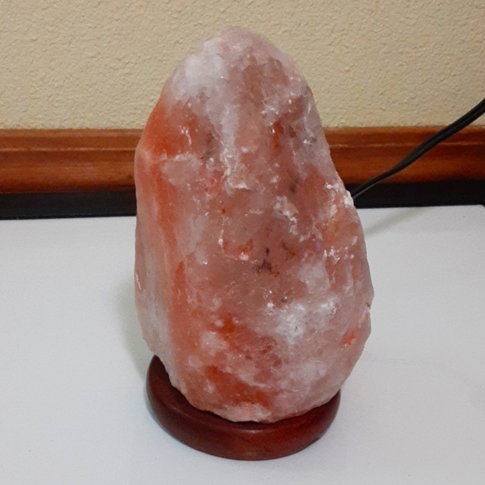 Amethya, Natural Himalayan Salt Lamp on Wood Base - Picture 5 of 12